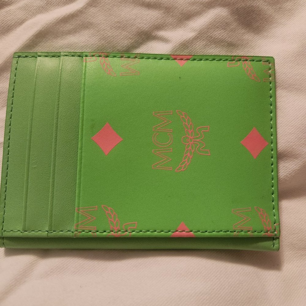 MCM money holder